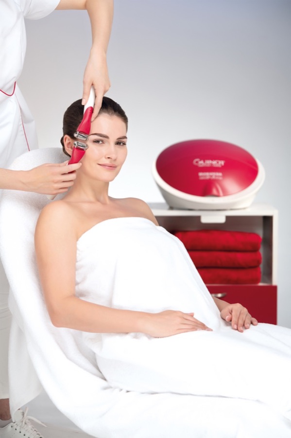 A Guinot Hydradermie facial in progress